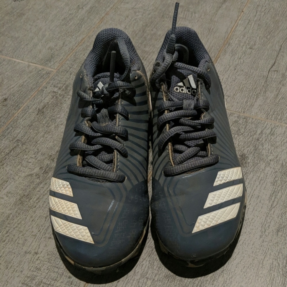 Kids baseball cleats